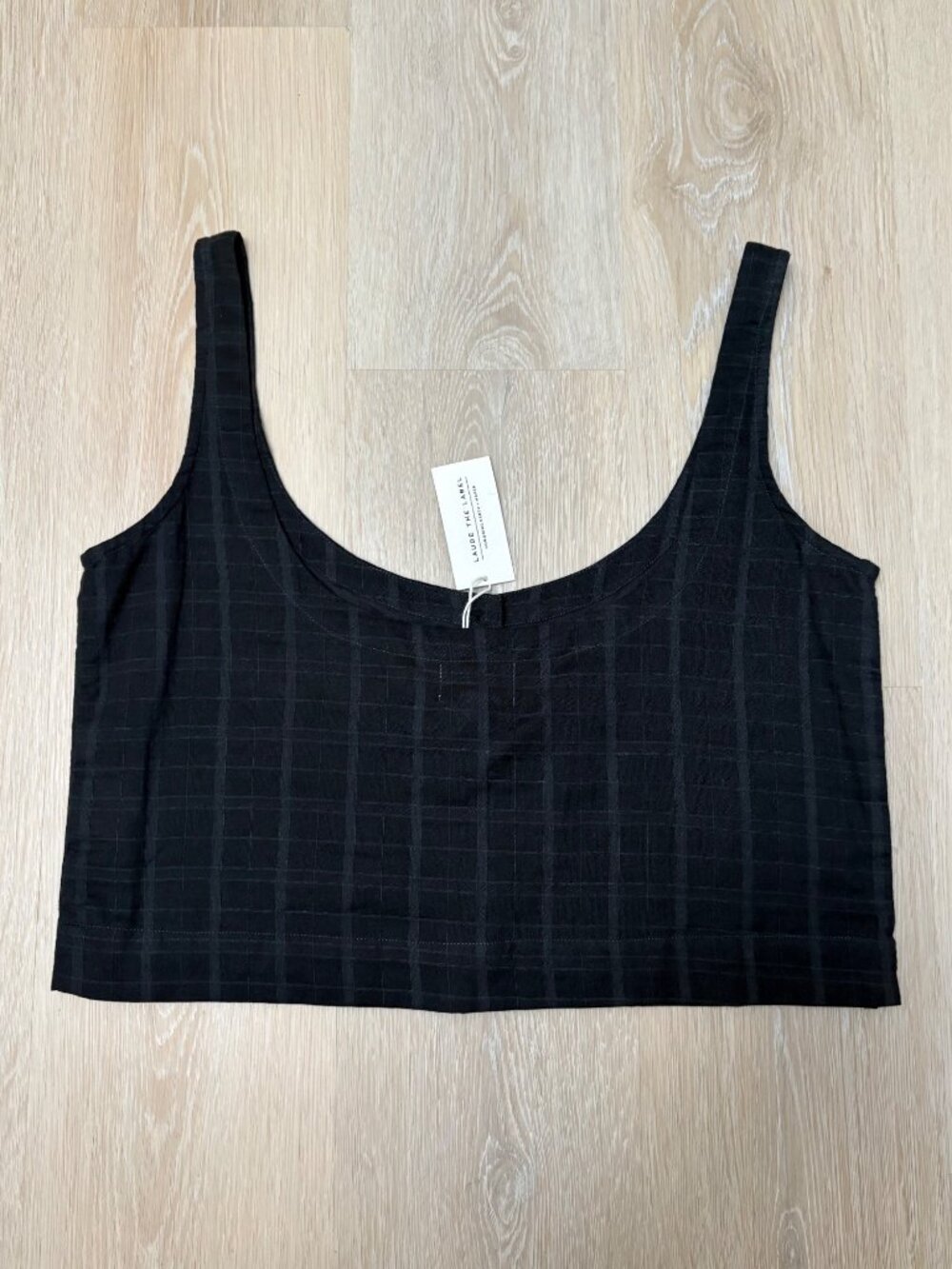 Black Button-Front Cropped Tank Top - Picture 3 of 5